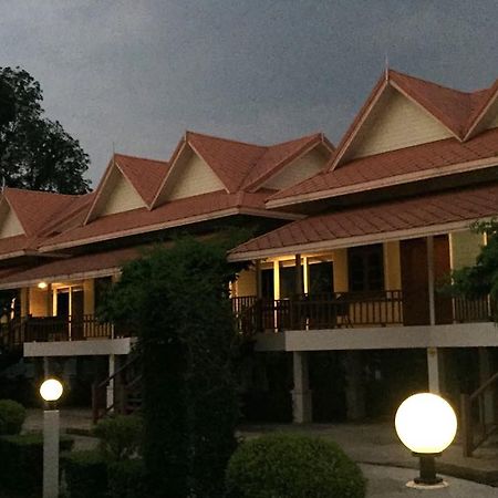 Maeping Mango Riverside Resort Kamphaeng Phet Buitenkant foto