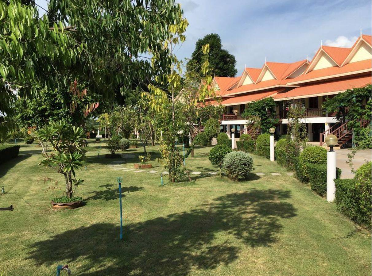 Maeping Mango Riverside Resort Kamphaeng Phet Buitenkant foto