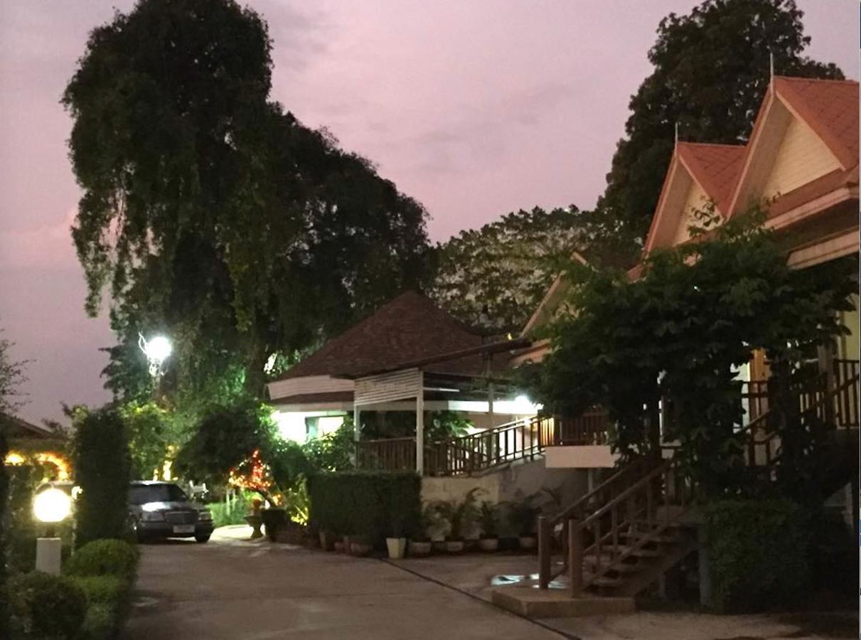 Maeping Mango Riverside Resort Kamphaeng Phet Buitenkant foto