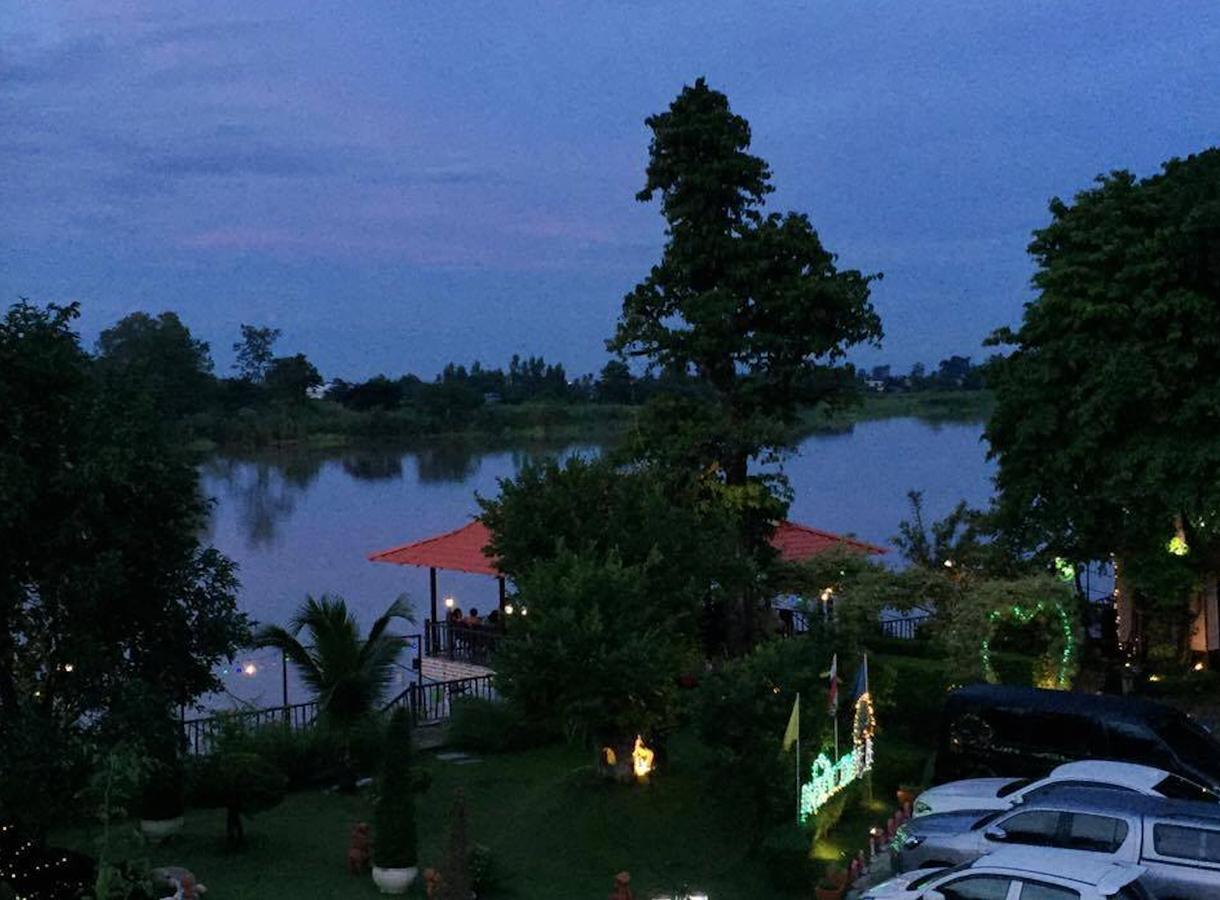 Maeping Mango Riverside Resort Kamphaeng Phet Buitenkant foto